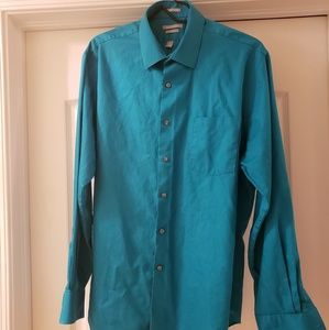 Men's VanHeusen long sleeved dress shirt